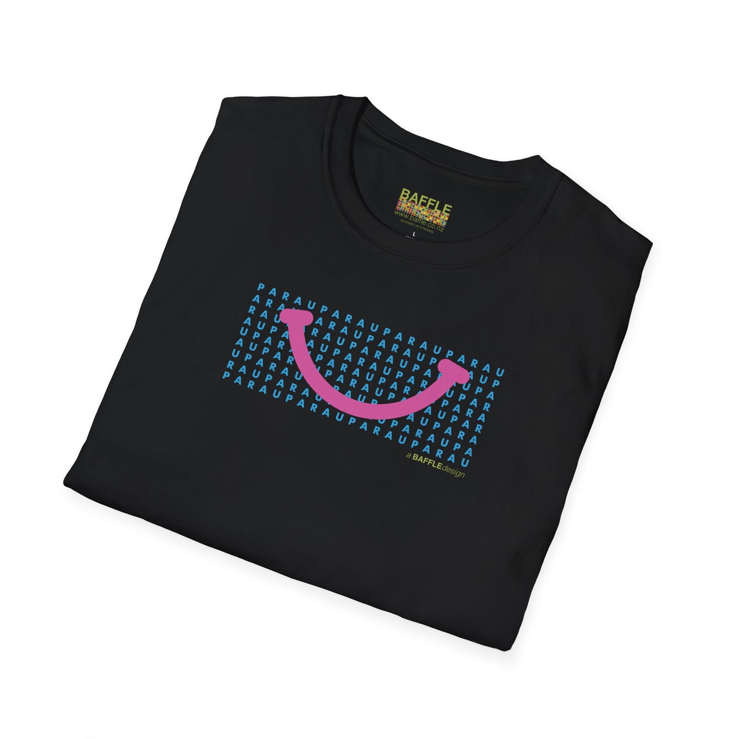 NEW - PARAU SMILE PINK - Gildan 64000 Graphic Tee