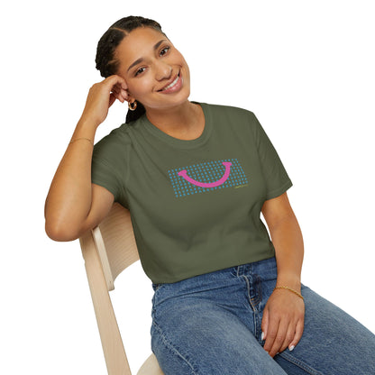 NEW - PARAU SMILE PINK - Gildan 64000 Graphic Tee