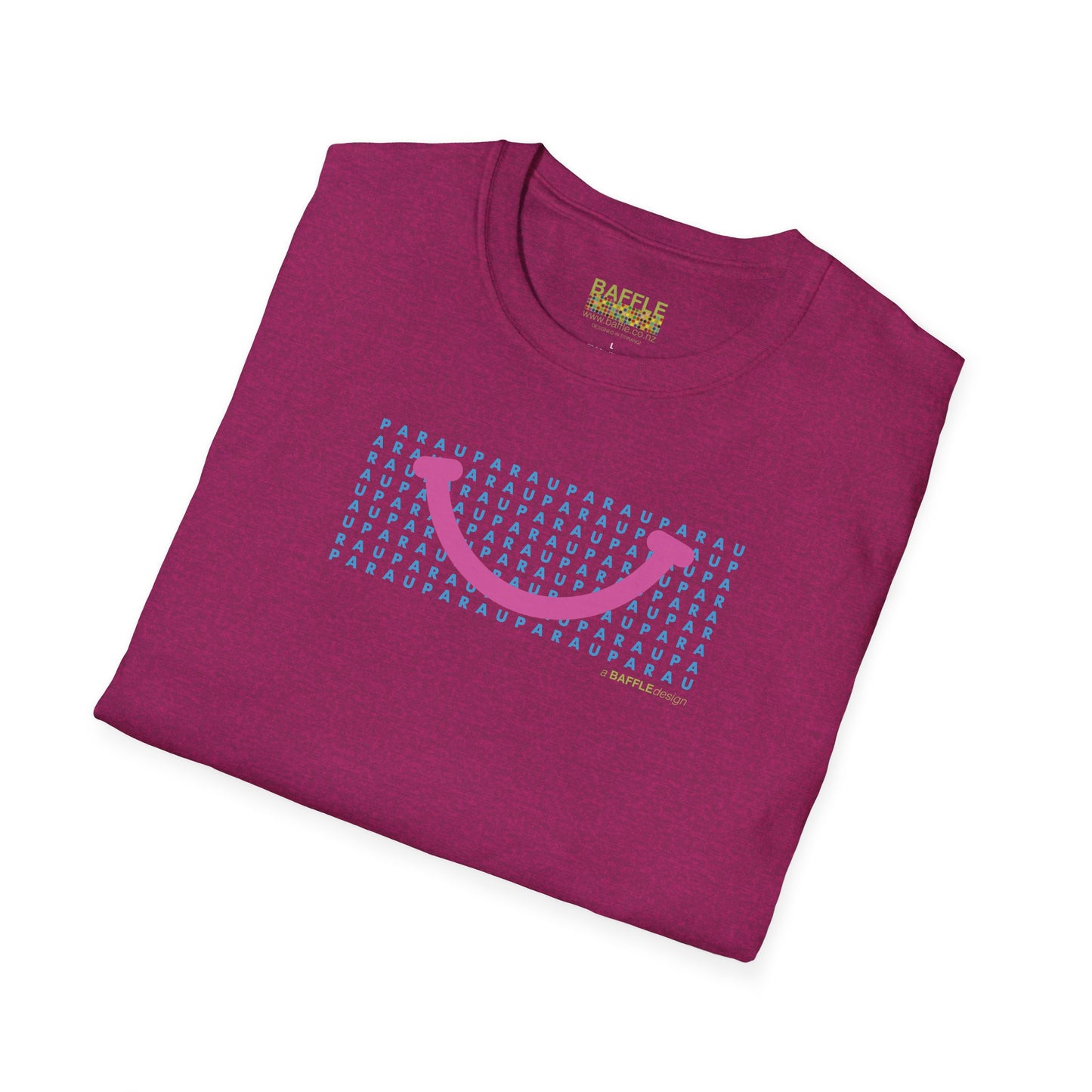 NEW - PARAU SMILE PINK - Gildan 64000 Graphic Tee