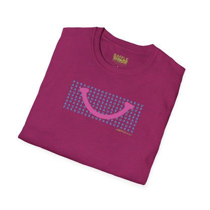 NEW - PARAU SMILE PINK - Gildan 64000 Graphic Tee