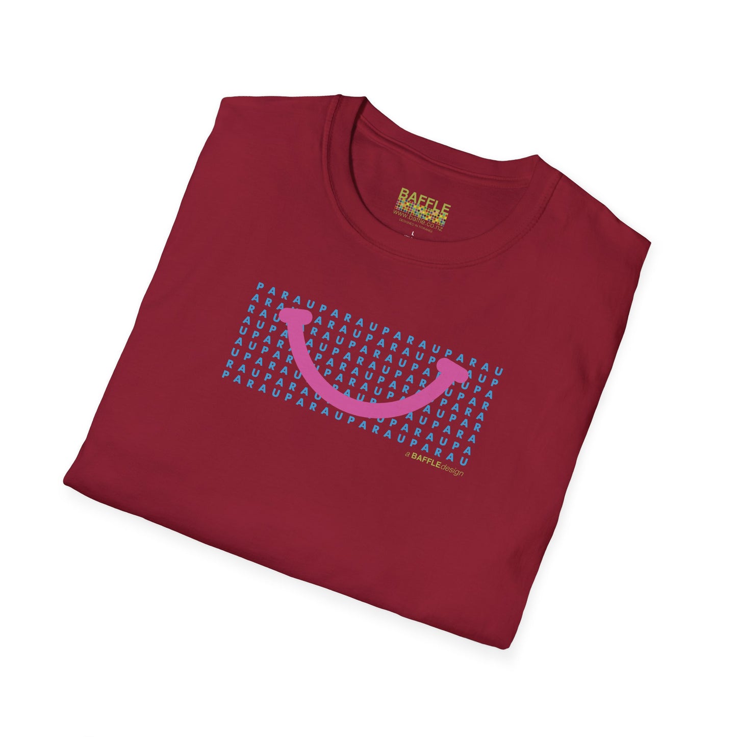 NEW - PARAU SMILE PINK - Gildan 64000 Graphic Tee