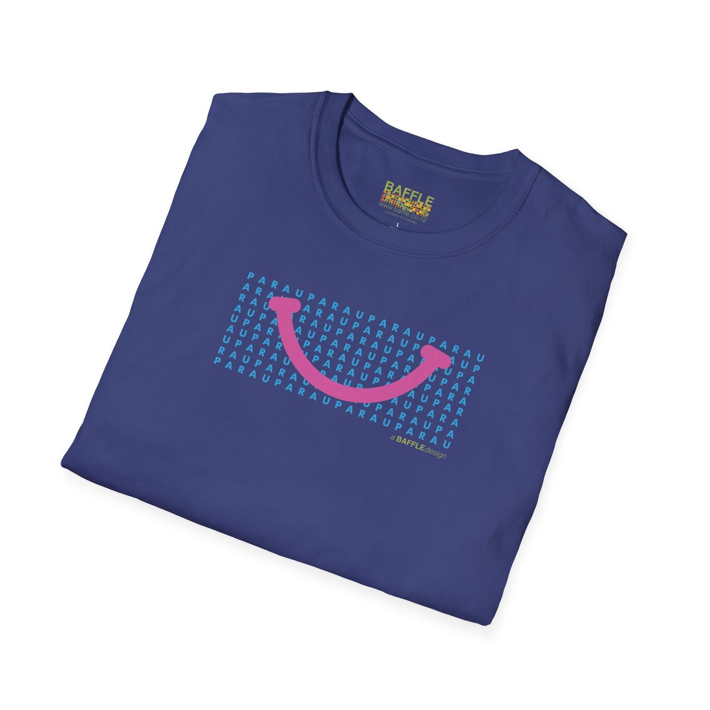 NEW - PARAU SMILE PINK - Gildan 64000 Graphic Tee