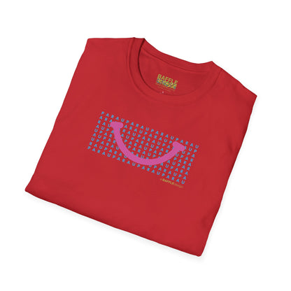 NEW - PARAU SMILE PINK - Gildan 64000 Graphic Tee