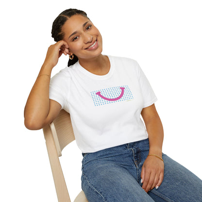 NEW - PARAU SMILE PINK - Gildan 64000 Graphic Tee
